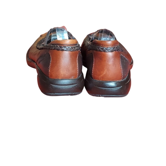 Merrell Brown Leather Flats with Classic Design - Picture 6 of 16